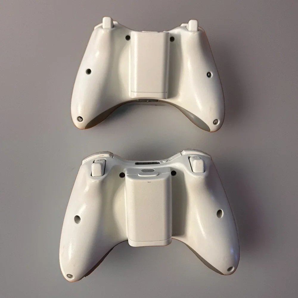 Microsoft Xbox 360 Lot of 2 Wireless Controllers White  OEM